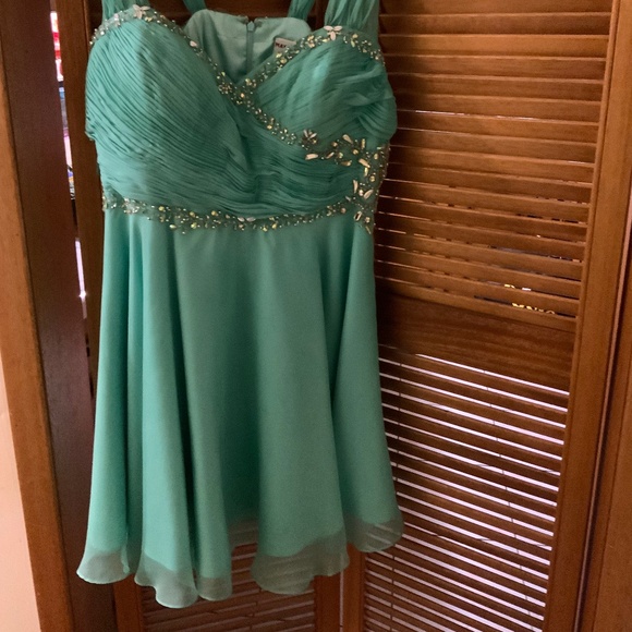 Elegant Plus size Dress - Picture 3 of 4